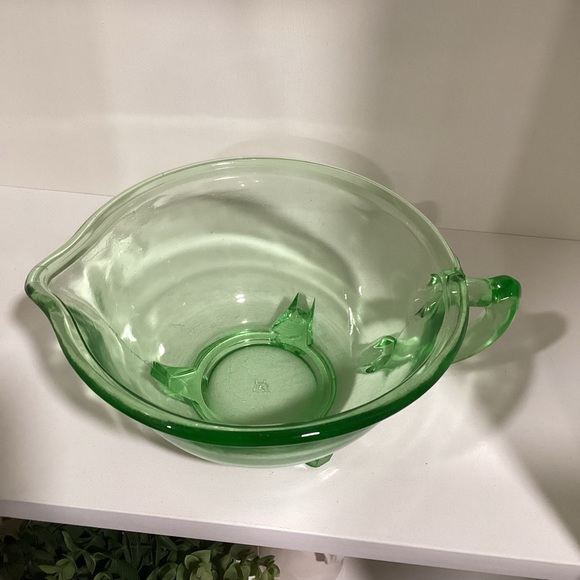 Hazel Atlas Uranium Glass Batter Mixing Bowl Made in USA - Picture 4 of 8